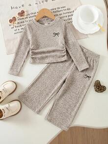 SHEIN Conjunto de 2 piezas para bebé niña de punto color liso versátil con patrón de lazo manga larga y pantalones largos gris claro - Multicolor - Ver 5