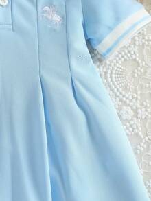 SHEIN 女嬰新款夏季馬術刺繡 Polo 領學院風休閒洋裝，適合外出、度假、旅行及日常穿著 - 淺藍色 - 查看 6