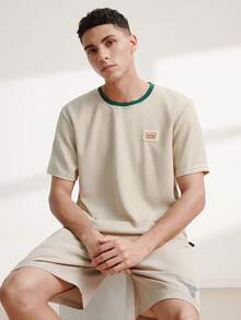 Kaos Pria dengan Kerah Bergaris Bertekstur Jacquard - Aprikot - View 4