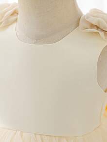SHEIN Glamorique Kids 女嬰白色緞面網紗高階正式禮服，附3D花朵、大蝴蝶結背部、蓬蓬裙，適合婚禮、生日派對花童，夏季優雅款 - 杏色 - 查看 8