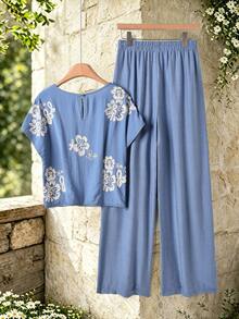 Rusticease 女款亮片刺繡花卉圖案圓領短袖T恤與長褲2件組套裝 - 藍色 - View 3