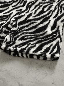 ROMWE MEN Men's Zebra Print Plush Fabric Loose Shorts - Black and White - View 4