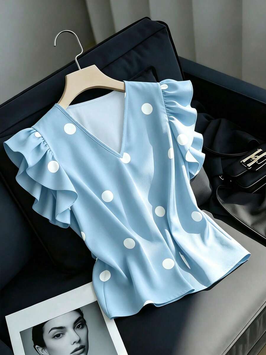 SHEIN Franclia 女士休闲百搭荷叶边喇叭袖白色衬衫,V领套头衫,波点衬衫,波点印花上衣,短袖衬衫,印花背心,夏季度假装 - 淺藍色 - 查看 1