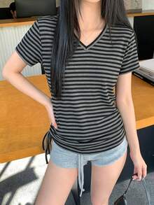 DAZY 春夏繫帶抽繩寬鬆休閒街頭風灰色細條紋拼接拼色基本款音樂節度假風短袖女款T恤 - 深灰色 - 查看 6