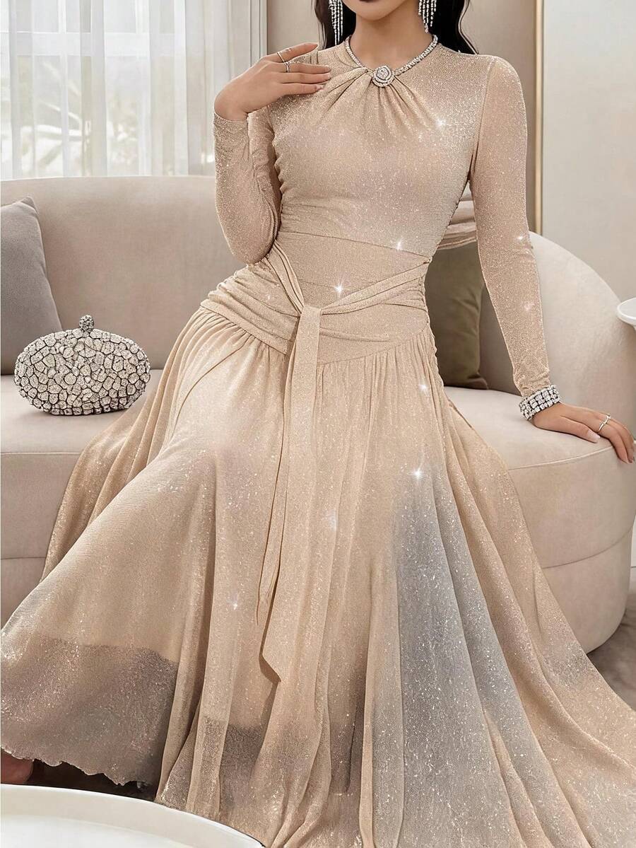 Modelyn 香檳色長袖扭轉領口長洋裝，適合婚禮晚宴、假期派對，秋季成熟優雅風