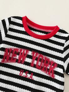 SHEIN 2pcs/Set Ensemble Bébé Garçon Été T-shirt Manches Courtes Tricoté à Motif Lettres Rayées et Short en Denim Bleu, Ensemble Rayé, Ensemble Denim, Ensemble Été, Ensemble Bébé Garçon, Ensemble Vacances - Multicolore - Voir 9