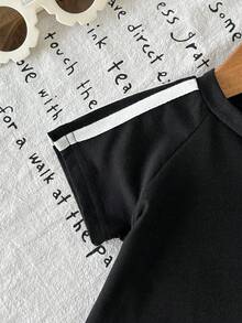 SHEIN 女嬰 2件/套 春季女童休閒運動日常風格 寬鬆刺繡裝飾套裝，短澎袖圓領上衣&條紋裝飾長褲 - 黑色 - 查看 6