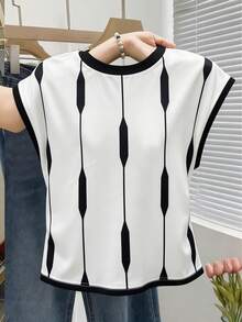 SHEIN PETITE 女款優雅極簡黑白格紋條紋圓領上衣，無袖蝙蝠袖襯衫，夏季職場辦公早午餐通勤T恤 - 黑與白 - 查看 4