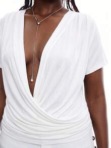 SHEIN EZwear 白色春夏素色V領性感休閒前衛大尺碼細肩帶背心上衣 - 白色 - 查看 3