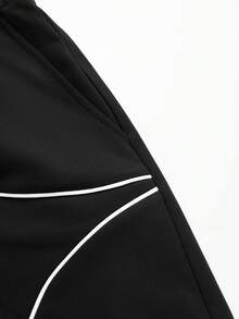 Captain Tsubasa X SHEIN STYNVO Men's Casual Fashion Street Daily Commute Letter & Football Print Contrast Piping Raglan Short Sleeve T-Shirt And Drawstring Waist Shorts Set, Summer - Black - View 7