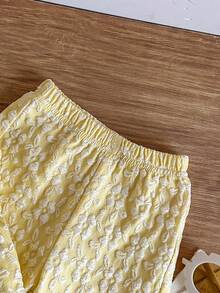 SHEIN 2件組嬰兒/新生女嬰春季清新淡黃色3D提花套裝，蝴蝶結荷葉邊背心上衣 + 寬腿長褲，甜美溫柔風，親膚舒適，百搭適用於生日派對、日常穿著與外出 - 黃色 - 查看 3