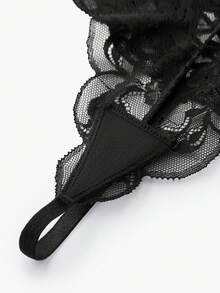 Bisouelle Tanga de lencería sexy y ajustado con borde de encaje floral calado para mujer - Negro - Ver 6