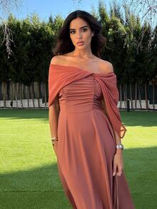 Maca Silvats Kvinnor Axelbandslös Ruched High Neck Twist Waist Full Dress - Redwood - Visa 3