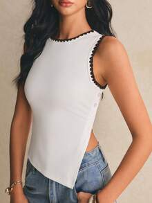 Poéselle Áo tank top nữ cổ tròn viền tương phản không tay vạt bất đối xứng - trắng - Xem 6