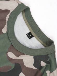 STYNVO Kaos Pria Kasual Musim Panas Motif Kamuflase Digital Patchwork dengan Bahu Jatuh dan Potongan Longgar - Hijau Tentara - View 4