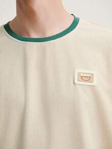 Kaos Pria dengan Kerah Bergaris Bertekstur Jacquard - Aprikot - View 5