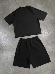 Captain Tsubasa X SHEIN STYNVO Men's Casual Fashion Street Daily Commute Letter & Football Print Contrast Piping Raglan Short Sleeve T-Shirt And Drawstring Waist Shorts Set, Summer - Black - View 3