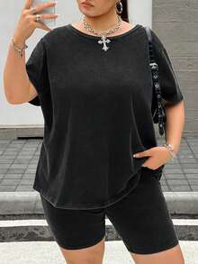 SHEIN CURVE+ 2件組休閒柔軟極簡深綠色圖案大尺碼女款短袖T恤與短褲套裝，適合夏季戶外居家健身穿著 - 黑色 - 查看 4