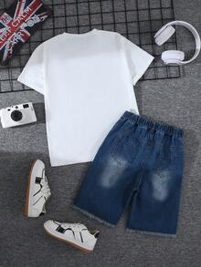 SHEIN Streecool Kids 青少年男孩嘻哈風白色夏季街頭風返校套裝，字母印花短袖T恤 + 復古水洗破洞寬鬆牛仔短褲 - 藍白色 - 查看 2