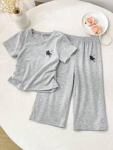 SHEIN 2件組幼童女童男童休閒灰色馬匹印花短袖軟薄兩件式套裝衣著，日常居家運動春夏秋上衣褲子T恤 - 灰色 - 查看 9