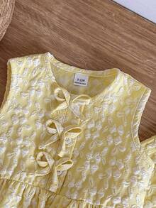 SHEIN 2件組嬰兒/新生女嬰春季清新淡黃色3D提花套裝，蝴蝶結荷葉邊背心上衣 + 寬腿長褲，甜美溫柔風，親膚舒適，百搭適用於生日派對、日常穿著與外出 - 黃色 - 查看 7