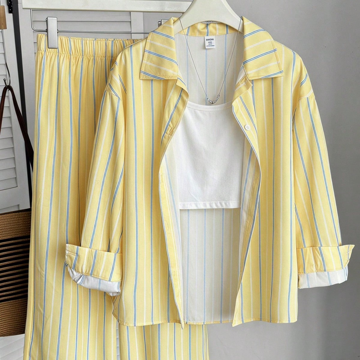 Conjunto de 3 piezas para niñas preadolescentes: Camisa de manga larga a rayas, pantalones con estampado floral y top de tirantes, ideal para primave