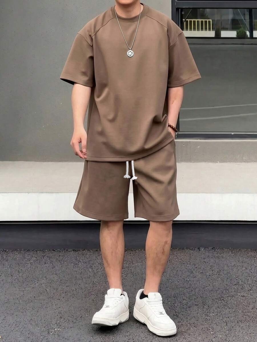 SHEIN 青少年男童两件套休闲宽松舒适logo装饰短袖上衣和短裤套装,春夏款 - 卡其色 - 查看 1