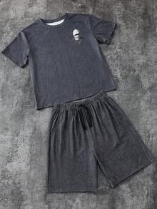 SHEIN 2件組青少年男孩T恤套裝 Bolty字母人像大圖案街頭風印花圓領短袖灰色T恤灰色短褲套裝 運動服 Y2k套裝 Ss26 夏季上衣 夏季短褲 夏季穿搭 夏季衣物 男孩套裝兒童套裝 適合春夏 戶外穿著 情人節 約會 旅行 度假 家庭聚會 開學季 婚禮季 晚餐 運動 生日派對 - 深灰色 - 查看 4