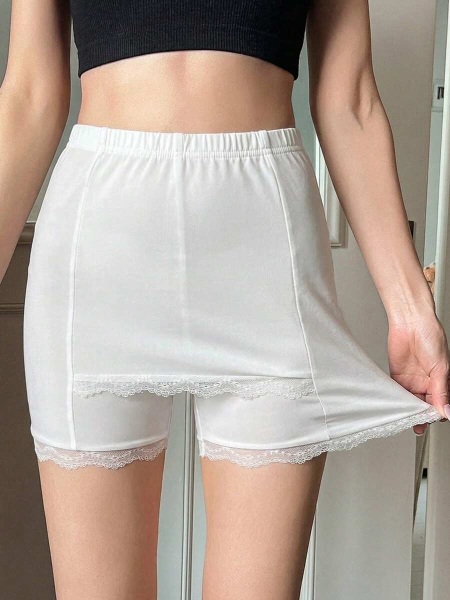 DAZY 女款素色彈性腰圍休閒百搭日常出遊短褲 - 白色 - 查看 1