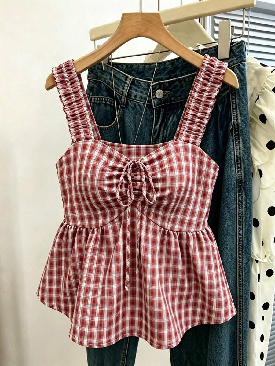 GlowEve CURVE Atasan Babydoll Wanita Ukuran Besar Gaya Liburan Musim Panas Kasual Motif Cetak dengan Detail Kerut di Bagian Dada dan Simpul, Model Babydoll dengan Tali Lebar. - Merah - View 1