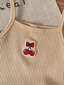 Genkimix Kids 2件組少女櫻桃刺繡羅紋背心上衣與牛仔裙褲套裝，度假返校休閒穿搭套裝 - 卡其色 - 查看 2