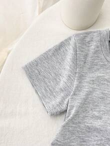 SHEIN 2件組幼童女童男童休閒灰色馬匹印花短袖軟薄兩件式套裝衣著，日常居家運動春夏秋上衣褲子T恤 - 灰色 - 查看 5
