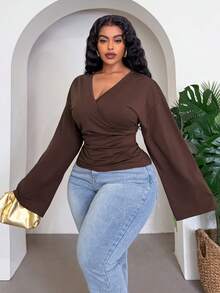 Slaydiva Plus size dam T-shirt i enfärgat med V-ringning och plissering, avslappnad och mångsidig för vardag och resor - Brun - Visa 5