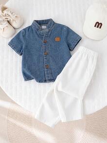 SHEIN 2件組男嬰夏季休閒立領牛仔襯衫與休閒長褲套裝，牛仔套裝適用於生日派對、電音派對、晚宴、表演、婚禮、滿月、洗禮、1歲生日慶祝、婚禮賓客、嬰兒派對洗禮服裝 - 彩色 - 查看 9