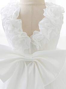 SHEIN Glamorique Kids 女嬰酒紅色緞面網紗高階正式禮服，3D花朵設計、大蝴蝶結背部、蓬蓬裙，適合聖誕節、嬰兒生日派對、慶祝活動、宴會、派對，無袖吊帶裙，鼠尾草綠公主禮服，鼠尾草綠女嬰洋裝，鼠尾草綠公主裙 - 米色 - 查看 7