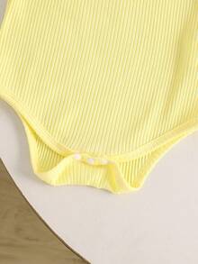 SHEIN Playful Pals 3件組女嬰度假休閒風鳳梨圖案提花紋理面料短版上衣短褲+吊帶連身衣 3件套 適合日常夏季專屬 - 芥末黃 - 查看 6