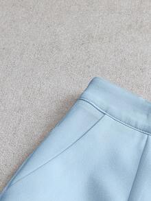 Pantalones cortos acampanados para mujer de unicolor, ajustados, con bolsillos reales, cintura ceñida, volantes 3D, cremallera, botón, para vacaciones, elegantes - Celeste - Ver 6