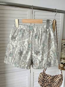 SHEIN 青少年女孩灰色夏季葉片圖案寬鬆短褲，街頭風戶外徒步休閒服飾，青少年女孩春夏季外出居家穿搭套裝 - 彩色 - 查看 2