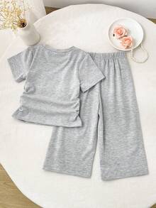 SHEIN 2件組幼童女童男童休閒灰色馬匹印花短袖軟薄兩件式套裝衣著，日常居家運動春夏秋上衣褲子T恤 - 灰色 - 查看 2
