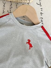 SHEIN 女嬰 2件/套 春季女童休閒運動日常風格 寬鬆刺繡裝飾套裝，短澎袖圓領上衣&條紋裝飾長褲 - 灰色 - 查看 7