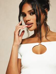 MISSGUIDED X Carli Bybel Off Shoulder Cropped Tee With Keyhole Cutout Detail Short Sleeve Spring Summer Casual Sexy Top Night Out Holiday White - White - View 3