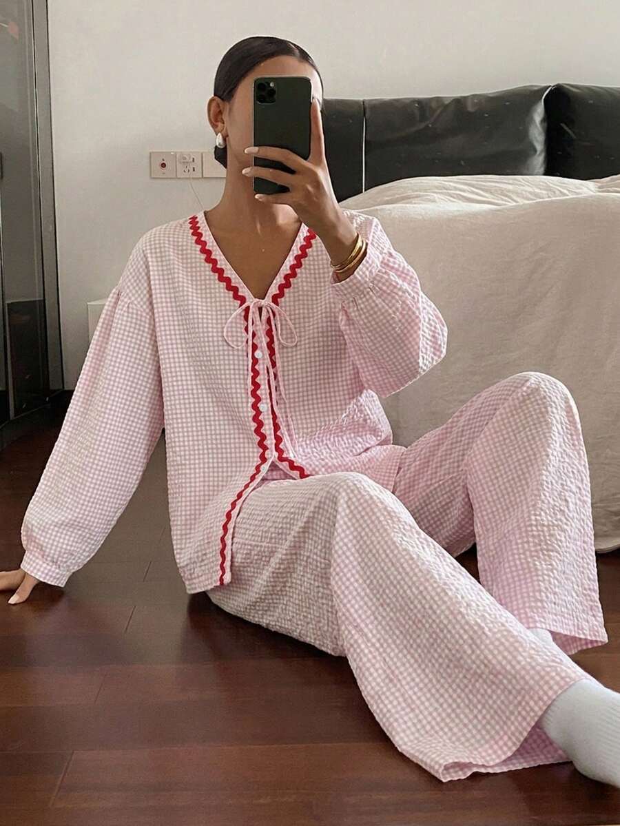DAZY 2件組女款睡衣套裝,百褶格紋面料,對比色波浪滾邊,裝飾領口與領結 - 粉色 - 查看 1