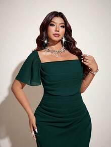Viva Relle 大尺碼女款春夏新款奢華優雅風酒紅色方領泡泡袖長洋裝，抽褶腰身設計。適合浪漫婚禮、晚宴派對、情人節氛圍穿搭，奢華優雅時尚服飾，簡約時尚大尺碼女裝 - 墨綠色 - 查看 3