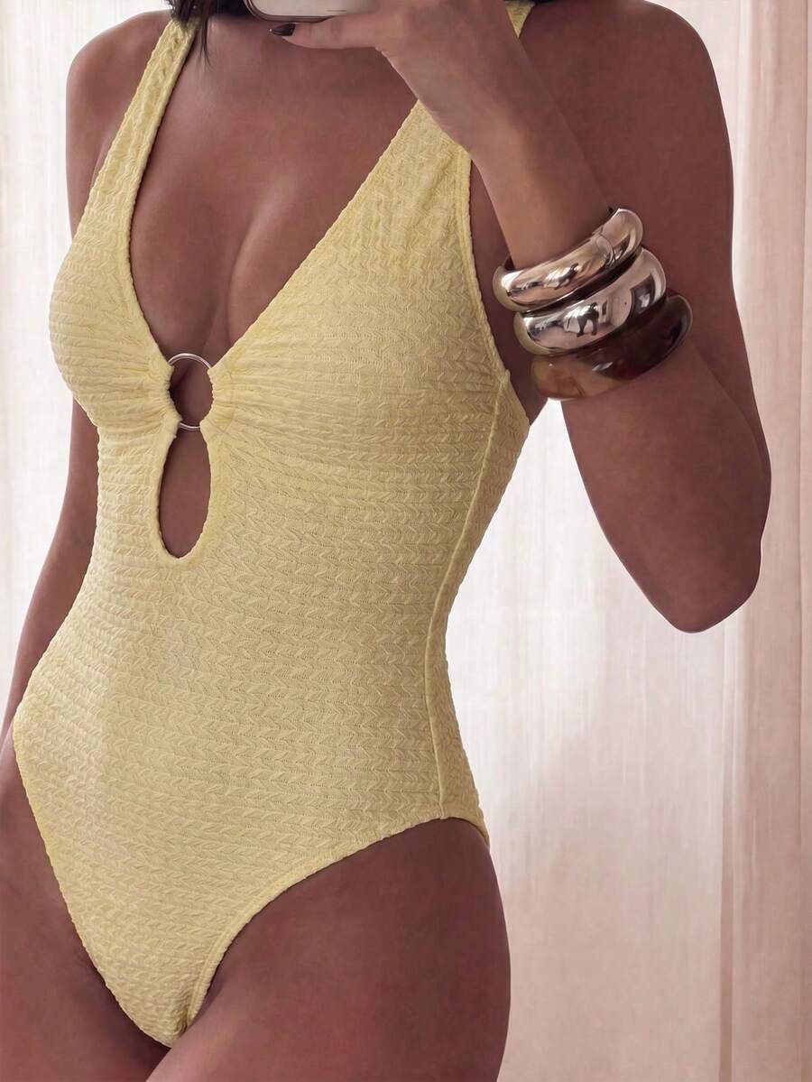 Swim Basics 女款夏季海灘度假風純色O型環深V領露背扭結鏤空式一件式泳衣 - 黃色 - 查看 1