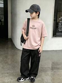 SHEIN 青少年男孩字母印花T恤與工裝褲2件組 - 彩色 - 查看 3