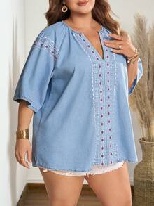 SHEIN Holidaya Atasan Denim Kasual Lengan Raglan Leher V Berlekuk untuk Wanita Ukuran Plus - Light Wash - View 4