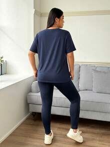 SHEIN EZwear 大尺碼女款字母印花圓領短袖T恤與休閒緊身褲2件套，春/夏 - 藏蓝色 - 查看 2