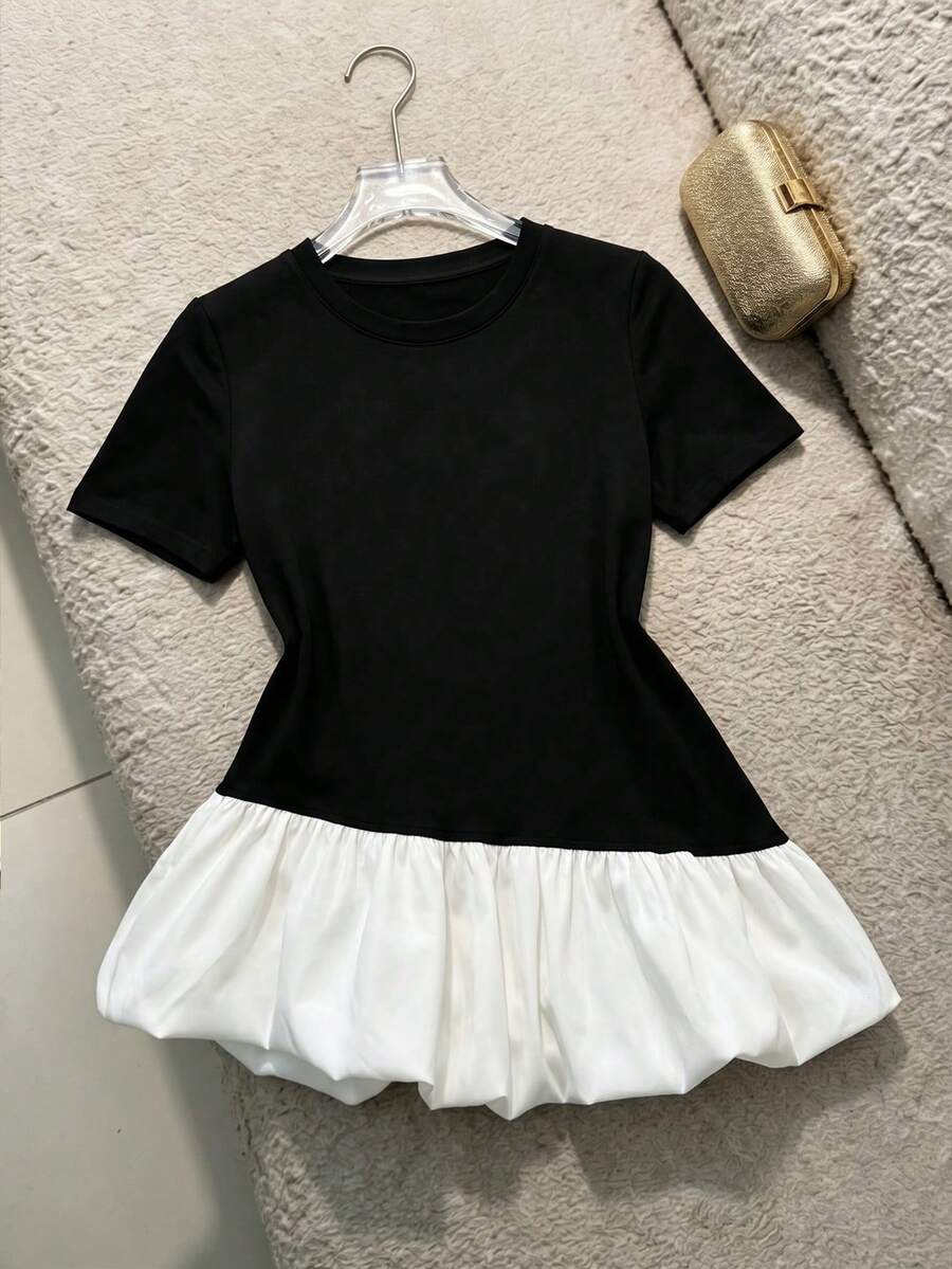 SHEIN Franclia 女款黑白配色拼接T恤,休閒圓領短袖上衣,不對稱荷葉邊下擺2合1上衣,Y2K街頭風,夏季時尚,日常穿搭,派對造型 - 黑與白 - 查看 1