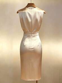 Vestido ajustado sin mangas de satén color champán con cintura definida y efecto adelgazante - Champán - Ver 2
