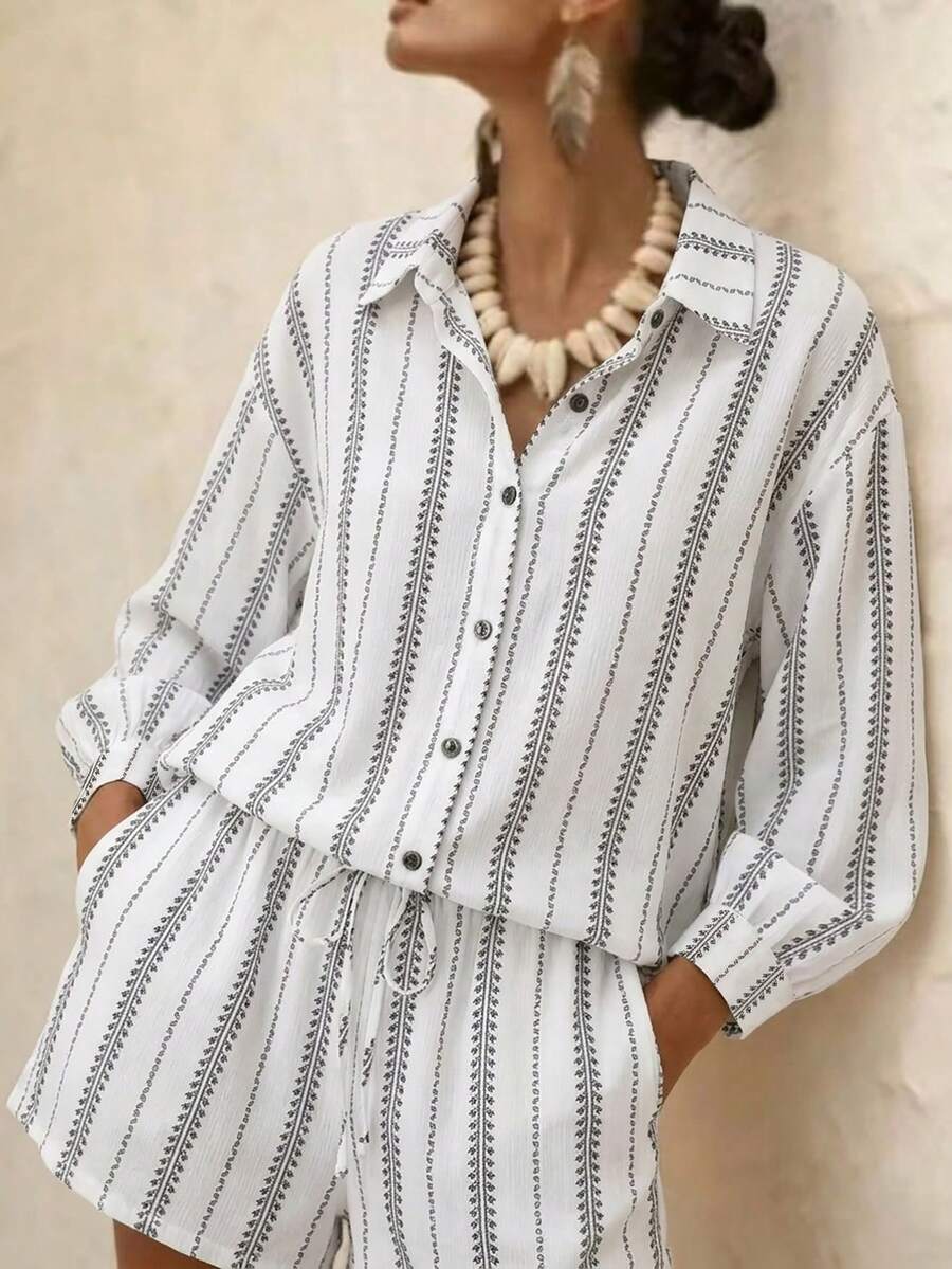 GlowEve CURVE Conjunto de camisa protectora solar estilo bohemio, conjunto de 2 piezas de verano para mujer que incluye shorts, blusa de estilo francés de nueva llegada, blusas y blusas para mujer, blusa casual moderna para trabajar - Blanco y Negro - Ver 1